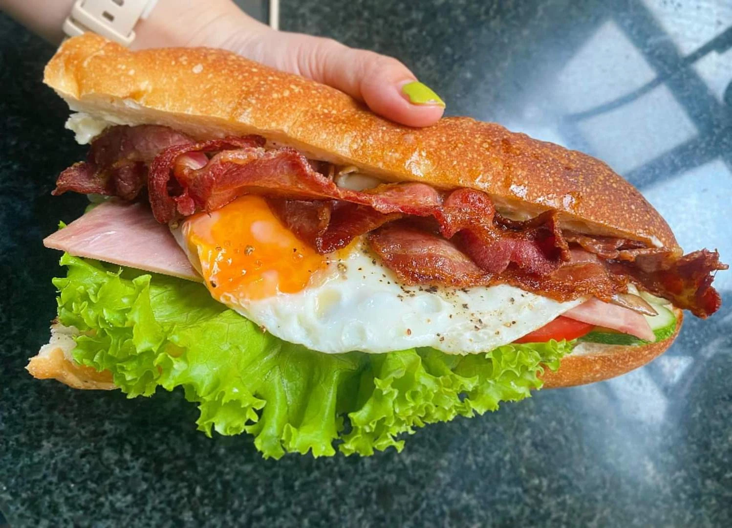 Bánh Mì Thịt Ba Rọi Kèm Trứng